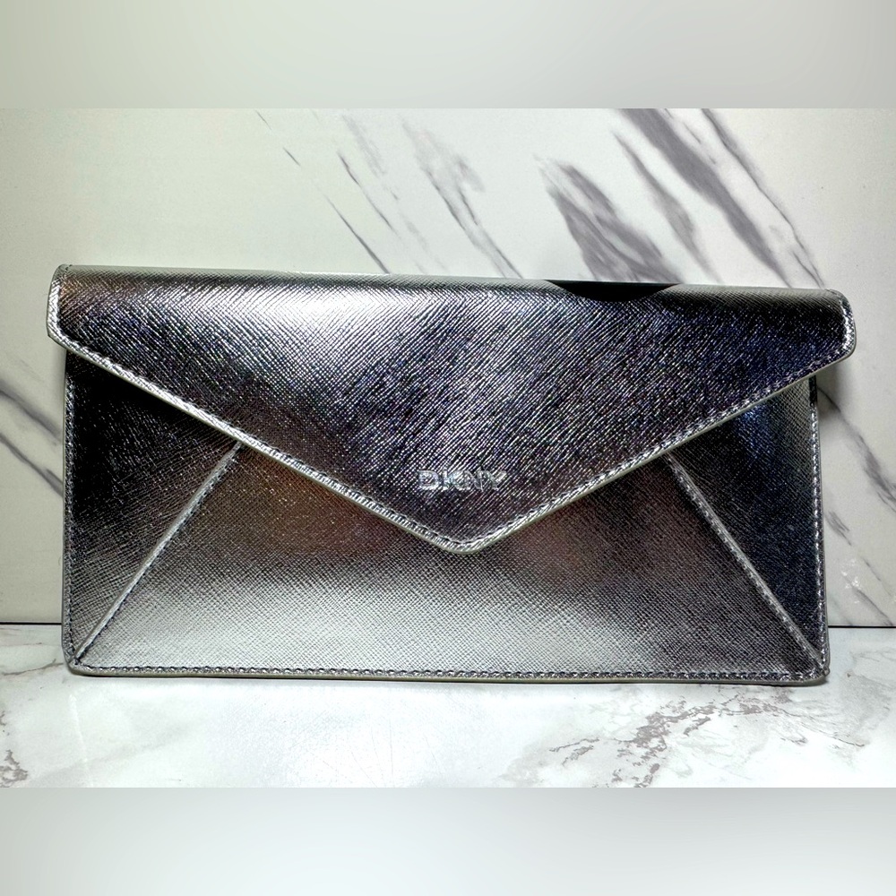 DKNY ENVELOPE CLUTCH